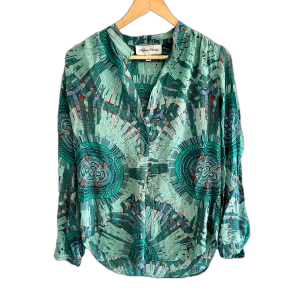 Fifteeen twenty pull on collarless pattern blouse green blue size medium - Picture 1 of 6